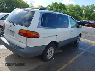 2000 Toyota Sienna LE with VIN 4T3ZF13C3YU222766, listed as a IAAI auction lot 42155052 with 270,978 mi miles. Bid and sale history available at carsss.com. Image 4.