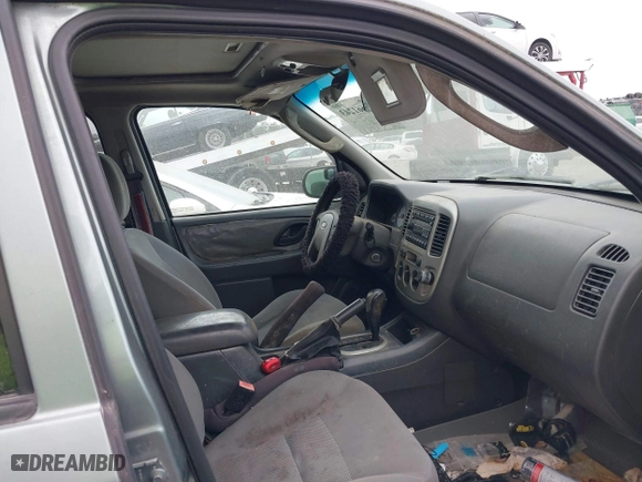 2007 Ford Escape XLT with VIN 1FMYU03157KA67702, listed as a IAAI auction lot 41661243 with 1 mi miles. Bid and sale history available at carsss.com. Image 5.