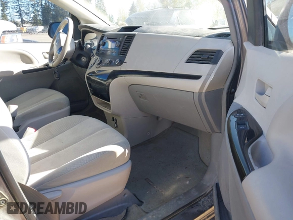 2013 Toyota Sienna L with VIN 5TDZK3DC1DS400675, listed as a IAAI auction lot 42053231 with 85,070 mi miles. Bid and sale history available at carsss.com. Image 5.