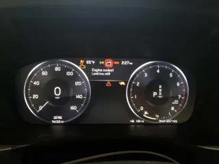 2020 Volvo XC40 Momentum z VIN YV4162UK4L2200587, wystawiony jako Copart lot #55737555 z przebiegiem 32 785 mil mil oraz Szkody całkowita. Historia ofert i sprzedaży dostępna na DreamBid. Obrazek 9.