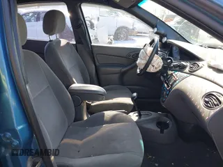 2001 Ford Focus SE with VIN 1FAFP34P21W285724, listed as a IAAI auction lot 41622145 with 251,726 mi miles and . Bid and sale history available at carsss.com. Image 5.