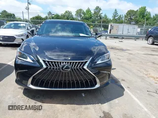 2024 Lexus ES 350 Luxury z VIN 58AEZ1B15RU180643, wystawiony jako IAAI lot #42296720 z przebiegiem 19 457 mil mil oraz . Historia ofert i sprzedaży dostępna na DreamBid. Obrazek 13.