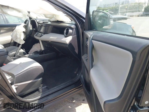 2018 Toyota RAV4 XLE with VIN 2T3RFREV6JW734993, listed as a IAAI auction lot 41790232 with 61,118 mi miles. Bid and sale history available at carsss.com. Image 5.