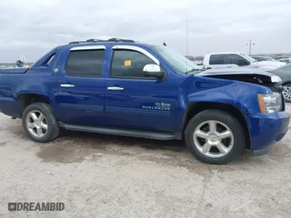 2013 Chevrolet Avalanche LS with VIN 3GNMCEE06DG158690, listed as a IAAI auction lot 41710676 with 1 mi miles. Bid and sale history available at carsss.com. Image 13.