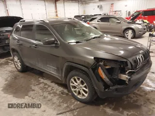 2016 Jeep Cherokee Latitude z VIN 1C4PJMCS2GW133592, wystawiony jako IAAI lot #41523996 z przebiegiem 193 154 mil mil oraz . Historia ofert i sprzedaży dostępna na DreamBid. Obrazek 1.