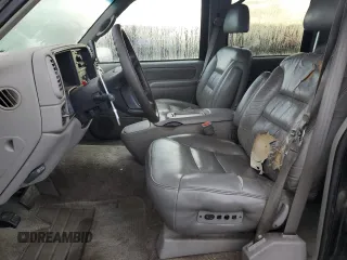 1996 Chevrolet Suburban with VIN 3GNEC16R9TG167845, listed as a Copart auction lot 80119734 with 414,794 mi miles and Salvage title. Bid and sale history available at DreamBid. Image 7.