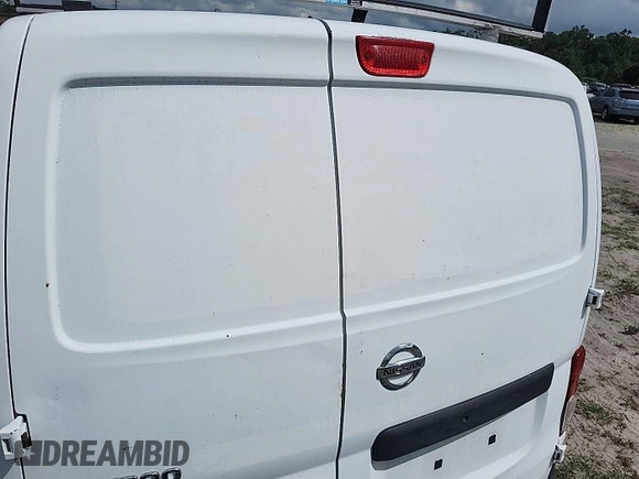 2015 Nissan NV200 SV with VIN 3N6CM0KN5FK721407, listed as a IAAI auction lot 42132206 with 1 mi miles. Bid and sale history available at carsss.com. Image 1.