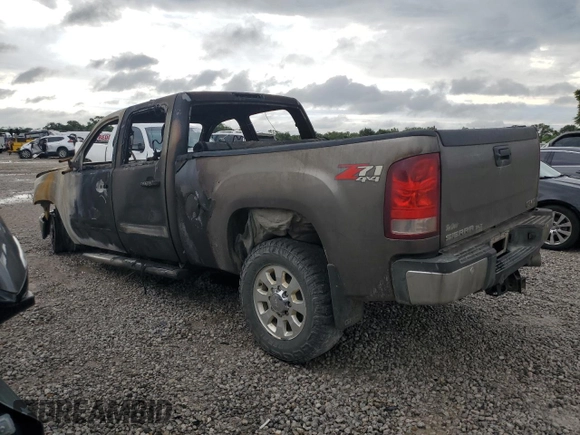2013 GMC Sierra 2500HD SLT z VIN 1GT121E87DF171088, wystawiony jako Copart lot #69518784 z przebiegiem Nie podano mil oraz Nie do naprawy • Non repairable. Historia ofert i sprzedaży dostępna na DreamBid. Obrazek 2.
