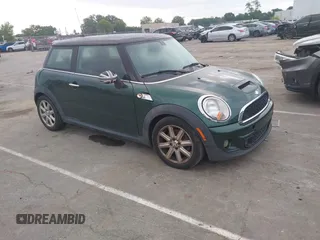 2013 MINI Hardtop S z VIN WMWSV3C50DT397035, wystawiony jako IAAI lot #42386524 z przebiegiem 145 465 mil mil oraz . Historia ofert i sprzedaży dostępna na DreamBid. Obrazek 1.