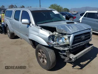 2006 Toyota Tacoma PreRunner z VIN 5TEKU72N96Z226237, wystawiony jako IAAI lot #42676606 z przebiegiem 426 407 mil mil oraz . Historia ofert i sprzedaży dostępna na DreamBid. Obrazek 1.