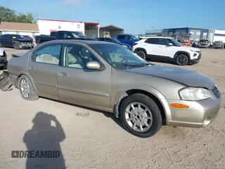 2000 Nissan Maxima GXE z VIN JN1CA31D8YT516374, wystawiony jako IAAI lot #41973499 z przebiegiem 167 285 mil mil oraz . Historia ofert i sprzedaży dostępna na DreamBid. Obrazek 1.