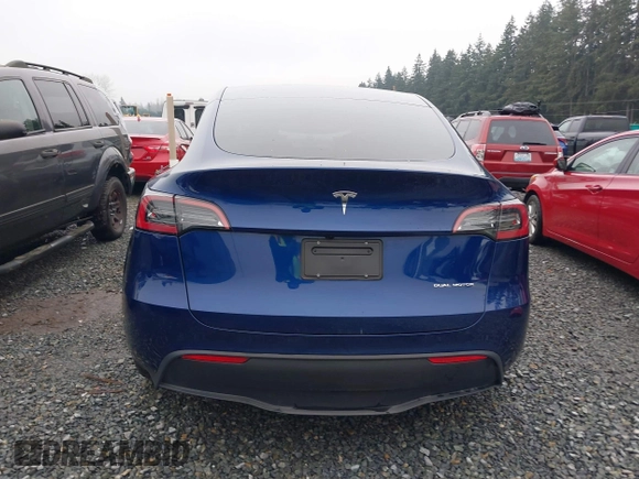 2024 Tesla Model Y Long Range with VIN 7SAYGDEE9RF066607, listed as a IAAI auction lot 40895482 with 9,988 mi miles. Bid and sale history available at carsss.com. Image 16.