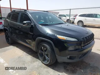 2018 Jeep Cherokee Latitude Tech Connect z VIN 1C4PJLCB7JD543091, wystawiony jako IAAI lot #42293103 z przebiegiem 137 349 mil mil oraz . Historia ofert i sprzedaży dostępna na DreamBid. Obrazek 1.