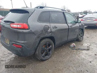 2018 Jeep Cherokee Latitude with VIN 1C4PJMCX4JD517792, listed as a IAAI auction lot 41524331 with Not provided miles and . Bid and sale history available at DreamBid. Image 4.