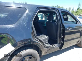 2016 Ford Police Interceptor Utility z VIN 1FM5K8AR7GGA78025, wystawiony jako IAAI lot #42454643 z przebiegiem 118 536 mil mil oraz . Historia ofert i sprzedaży dostępna na DreamBid. Obrazek 6.