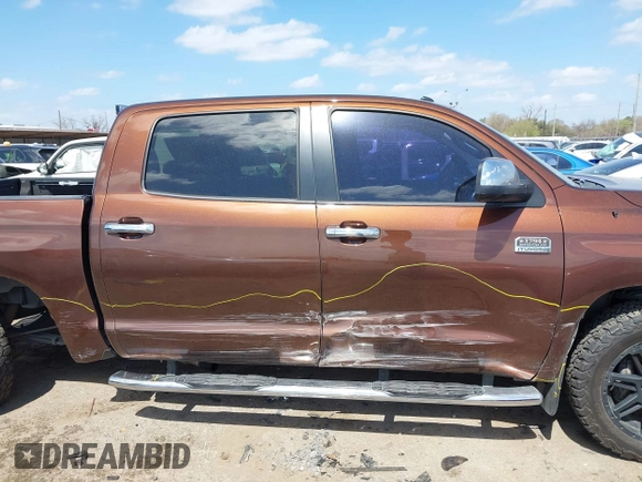 2017 Toyota Tundra Platinum z VIN 5TFAW5F10HX626991, wystawiony jako IAAI lot #41778320 z przebiegiem 211 484 mil mil oraz . Historia ofert i sprzedaży dostępna na DreamBid. Obrazek 13.