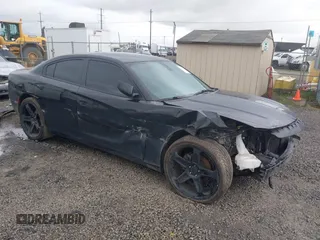 2020 Dodge Charger SXT z VIN 2C3CDXBG6LH160828, wystawiony jako IAAI lot #42007663 z przebiegiem 136 015 mil mil oraz . Historia ofert i sprzedaży dostępna na DreamBid. Obrazek 1.