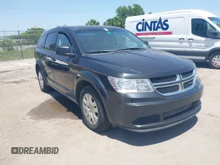 2013 Dodge Journey SE z VIN 3C4PDCAB6DT715703, wystawiony jako IAAI lot #42283691 z przebiegiem 123 099 mil mil oraz . Historia ofert i sprzedaży dostępna na DreamBid. Obrazek 1.