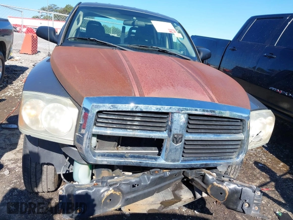 2006 Dodge Dakota ST z VIN 1D7HE28K76S560008, wystawiony jako IAAI lot #42176260 z przebiegiem 199 518 mil mil oraz . Historia ofert i sprzedaży dostępna na DreamBid. Obrazek 13.