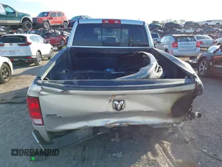 2018 Ram 1500 SLT z VIN 1C6RR6GG2JS119281, wystawiony jako IAAI lot #41897492 z przebiegiem 242 877 mil mil oraz . Historia ofert i sprzedaży dostępna na DreamBid. Obrazek 6.