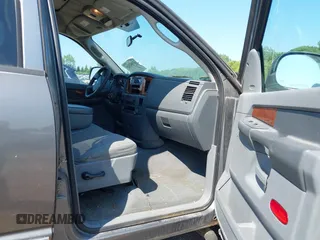 2006 Dodge 1500 SLT z VIN 1D7HU18246J168221, wystawiony jako IAAI lot #42462325 z przebiegiem 195 754 mil mil oraz . Historia ofert i sprzedaży dostępna na DreamBid. Obrazek 5.