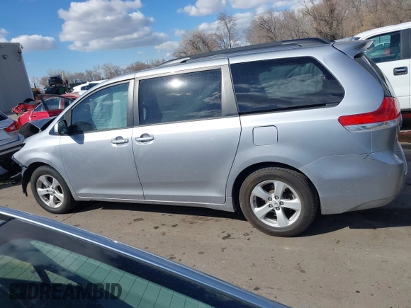 2012 Toyota Sienna LE AAS with VIN 5TDKK3DC1CS264239, listed as a IAAI auction lot 41839022 with 221,769 mi miles. Bid and sale history available at carsss.com. Image 14.