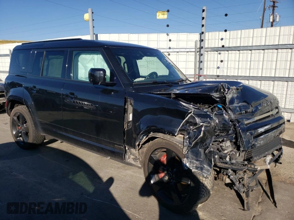 2023 Land Rover Defender X z VIN SALEXEEU2P2132064, wystawiony jako Copart lot #67390924 z przebiegiem 14 946 mil mil oraz Szkoda całkowita • Salvage title. Historia ofert i sprzedaży dostępna na DreamBid. Obrazek 4.
