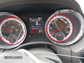 2013 Dodge Durango SXT z VIN 1C4RDHAG4DC598250, wystawiony jako IAAI lot #42076002 z przebiegiem 104 701 mil mil oraz . Historia ofert i sprzedaży dostępna na DreamBid. Obrazek 7.
