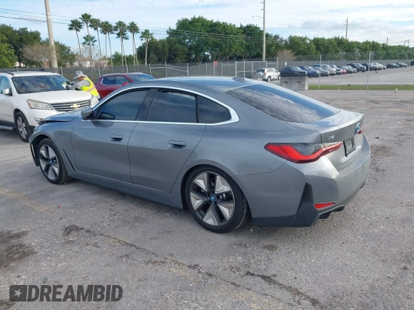 2024 BMW i4 eDrive35 z VIN WBY43AW00RFT13208, wystawiony jako IAAI lot #41191478 z przebiegiem 9 638 mil mil oraz . Historia ofert i sprzedaży dostępna na DreamBid. Obrazek 3.