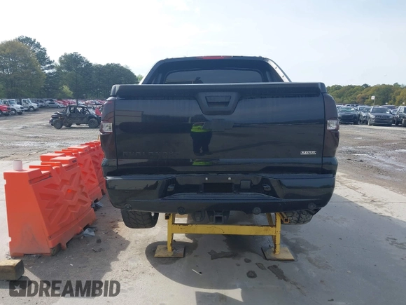 2011 Chevrolet Avalanche LT with VIN 3GNTKFE35BG256847, listed as a IAAI auction lot 41854804 with 206,571 mi miles. Bid and sale history available at carsss.com. Image 16.