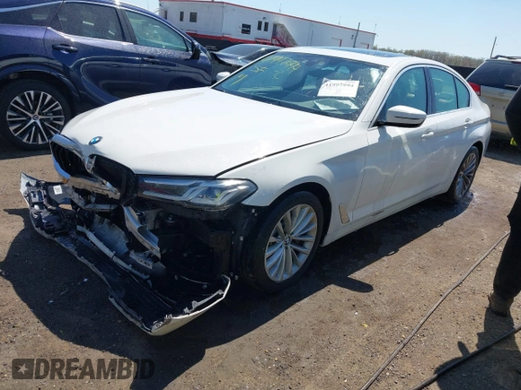 2021 BMW 5 Series 530i z VIN WBA53BH01MWW96851, wystawiony jako IAAI lot #41997994 z przebiegiem 85 608 mil mil oraz . Historia ofert i sprzedaży dostępna na DreamBid. Obrazek 2.
