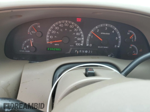 2002 Ford Expedition XLT with VIN 1FMEU17L02LA79716, listed as a Copart auction lot 57635465 with 230,298 mi miles and Salvage title. Bid and sale history available at DreamBid. Image 9.