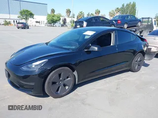 2021 Tesla Model 3 Standard Range Plus z VIN 5YJ3E1EA5MF939299, wystawiony jako IAAI lot #42146702 z przebiegiem 43 382 mil mil oraz . Historia ofert i sprzedaży dostępna na DreamBid. Obrazek 2.