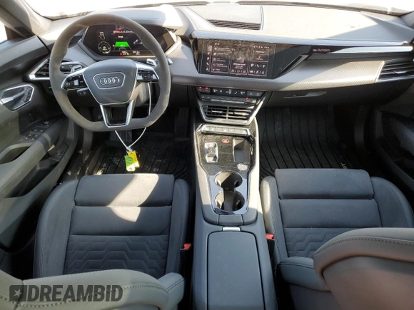2024 Audi e-tron GT Premium Plus z VIN WAUCJBFW3R7004062, wystawiony jako Copart lot #77770684 z przebiegiem 3092 mil mil oraz Szkody całkowita. Historia ofert i sprzedaży dostępna na DreamBid. Obrazek 8.