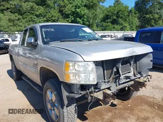 2010 Chevrolet Silverado 1500 LT with VIN 1GCSKSE35AZ298883, listed as a IAAI auction lot 39632673 with 165,950 mi miles. Bid and sale history available at carsss.com. Image 1.