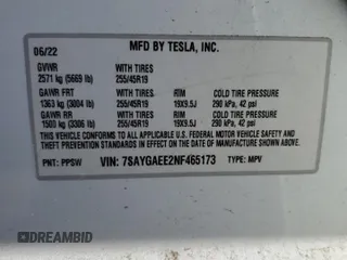 2022 Tesla Model Y Long Range z VIN 7SAYGAEE2NF465173, wystawiony jako Copart lot #53983845 z przebiegiem 42 740 mil mil oraz Szkody całkowita. Historia ofert i sprzedaży dostępna na DreamBid. Obrazek 13.