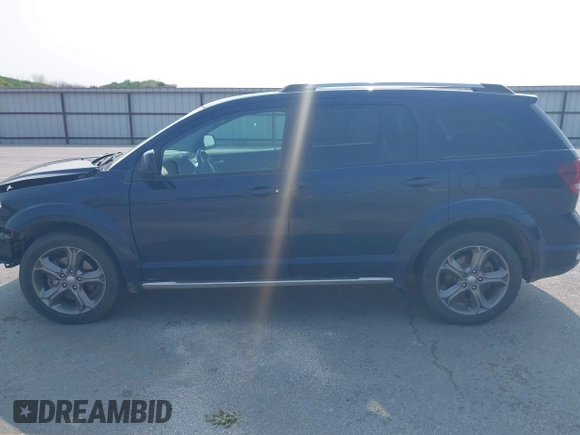 2017 Dodge Journey Crossroad Plus z VIN 3C4PDDGG1HT575137, wystawiony jako IAAI lot #42382664 z przebiegiem 104 840 mil mil oraz . Historia ofert i sprzedaży dostępna na DreamBid. Obrazek 14.