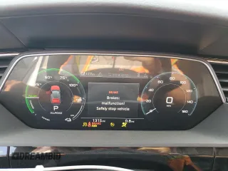 2024 Audi Q8 e-tron Premium z VIN WA14AAGE2RB015813, wystawiony jako Copart lot #61265424 z przebiegiem 1315 mil mil oraz Szkody całkowita. Historia ofert i sprzedaży dostępna na DreamBid. Obrazek 9.