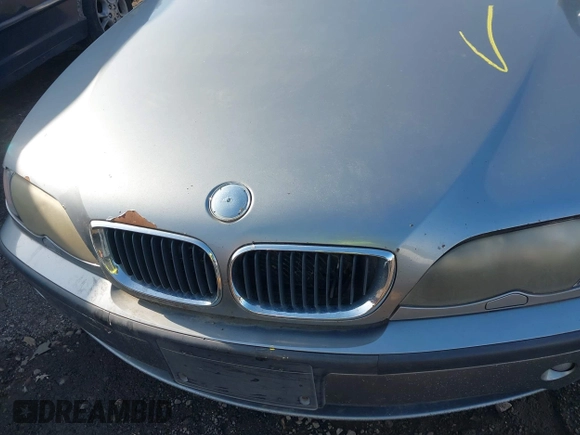 2005 BMW 3 Series 325xi with VIN WBAEU33495PR16004, listed as a IAAI auction lot 41927931 with 999,999 mi miles. Bid and sale history available at carsss.com. Image 10.