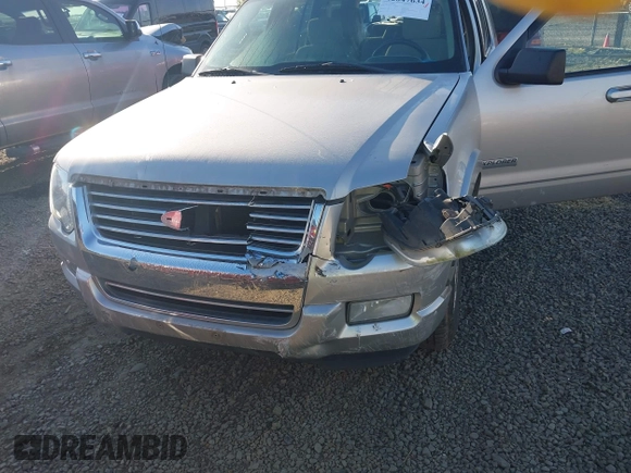 2008 Ford Explorer XLT z VIN 1FMEU73E38UA57643, wystawiony jako IAAI lot #42047634 z przebiegiem 135 336 mil mil oraz . Historia ofert i sprzedaży dostępna na DreamBid. Obrazek 6.