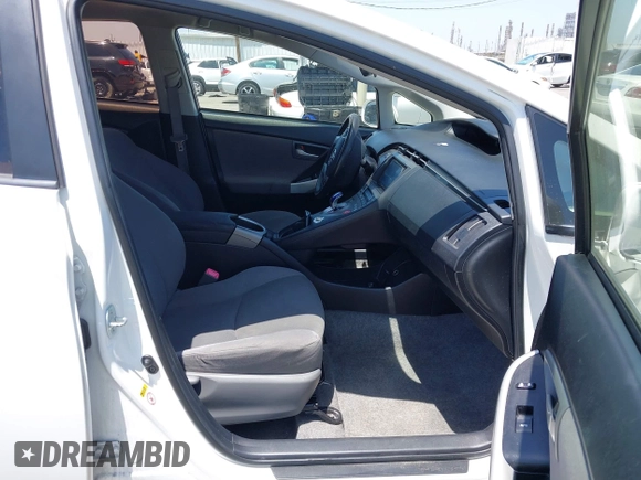 2013 Toyota Prius One z VIN JTDKN3DUXD5657826, wystawiony jako IAAI lot #42346122 z przebiegiem 129 882 mil mil oraz . Historia ofert i sprzedaży dostępna na DreamBid. Obrazek 5.