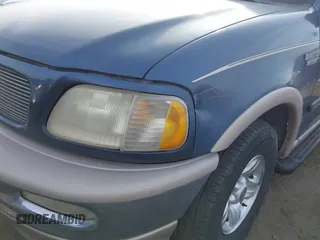 1998 Ford Expedition XLT with VIN 1FMRU17L5WLA66306, listed as a IAAI auction lot 41145712 with 93,966 mi miles. Bid and sale history available at carsss.com. Image 6.