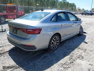 2025 Volkswagen Jetta SE with VIN 3VWEX7BU6SM018350, listed as a IAAI auction lot 41862195 with 9,131 mi miles. Bid and sale history available at carsss.com. Image 4.