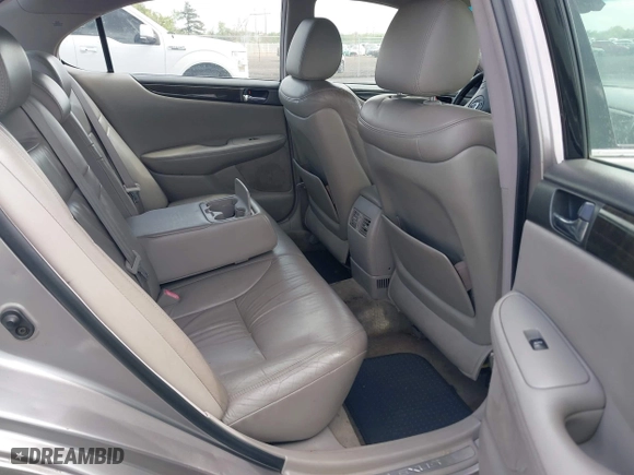2004 Lexus ES 330 with VIN JTHBA30GX45053526, listed as a IAAI auction lot 41972096 with 264,207 mi miles. Bid and sale history available at carsss.com. Image 8.