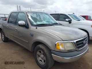 2001 Ford F-150 XLT z VIN 1FTRW07W91KB17680, wystawiony jako IAAI lot #42570497 z przebiegiem Nie podano mil oraz . Historia ofert i sprzedaży dostępna na DreamBid. Obrazek 1.