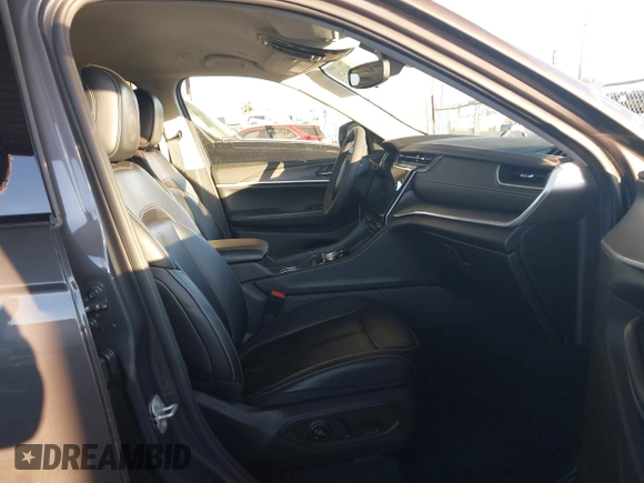 2024 Jeep Grand Cherokee Limited with VIN 1C4RJKBG3R8939135, listed as a IAAI auction lot 41283320 with 15,997 mi miles and . Bid and sale history available at DreamBid. Image 5.