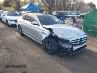 2019 Mercedes-Benz E 300 z VIN WDDZF4KB0KA588433, wystawiony jako IAAI lot #42078946 z przebiegiem 68 552 mil mil oraz . Historia ofert i sprzedaży dostępna na DreamBid. Obrazek 1.