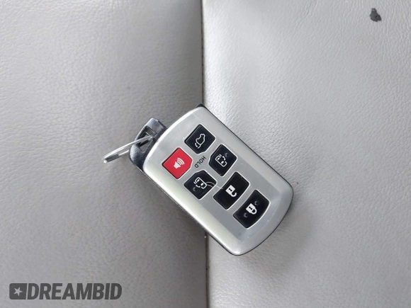 2017 Toyota Sienna XLE с VIN 5TDDZ3DC9HS159153, выставлен на аукционе IAAI как лот 41350390 с пробегом 110 715 миль миль и . История ставок и продаж доступна на DreamBid. Изображение 11.