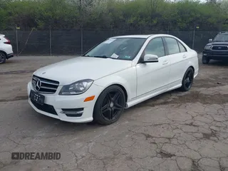 2013 Mercedes-Benz C 300 Sport z VIN WDDGF8ABXDR259100, wystawiony jako IAAI lot #41962056 z przebiegiem 102 542 mil mil oraz . Historia ofert i sprzedaży dostępna na DreamBid. Obrazek 2.