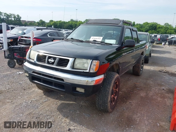 2000 Nissan Frontier XE z VIN 1N6ED27Y3YC413619, wystawiony jako IAAI lot #42468394 z przebiegiem 272 116 mil mil oraz . Historia ofert i sprzedaży dostępna na DreamBid. Obrazek 2.